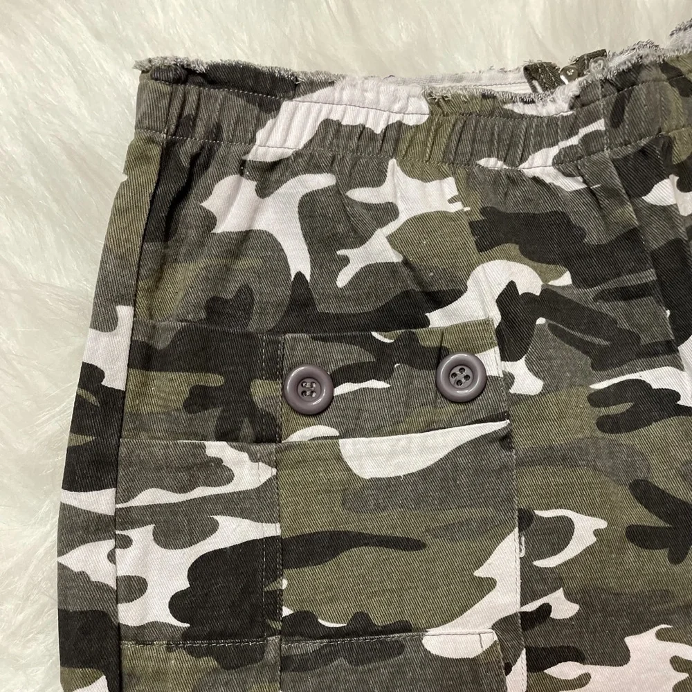 BETTER BE OLIVE/GREY CAMOUFLAGE SHORTS